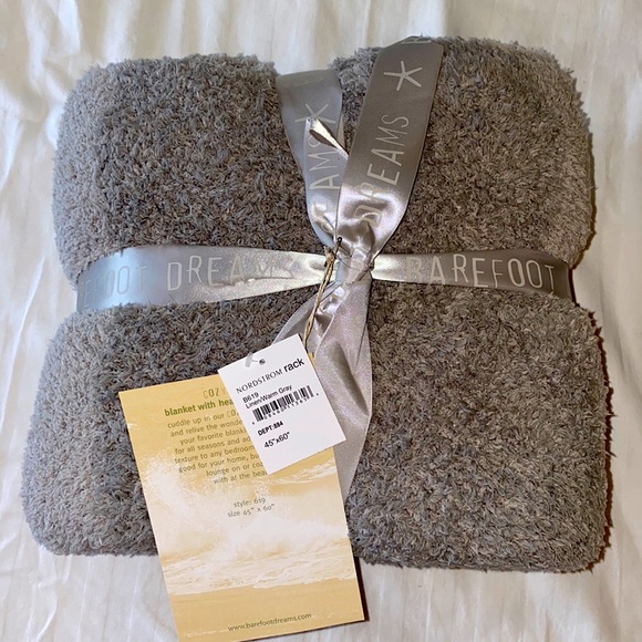 Barefoot Dreams COZYCHIC Blanket size 45”x 60”.